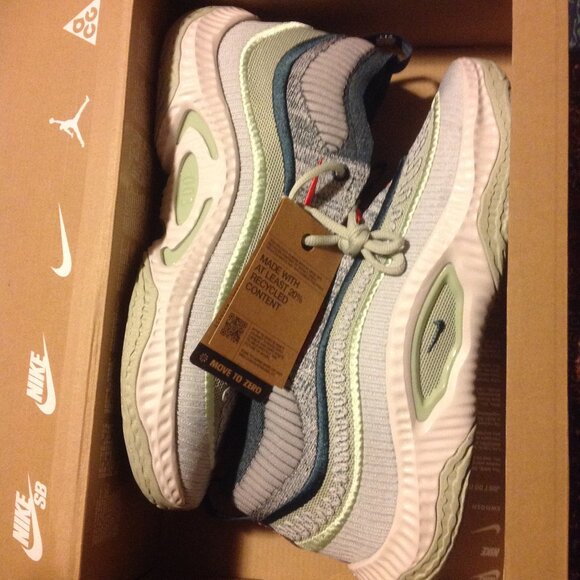 Nike Men's Cosmic Unity 3 Multicolor Sneakers - 11.5 - New in Box - Picture 8 of 11